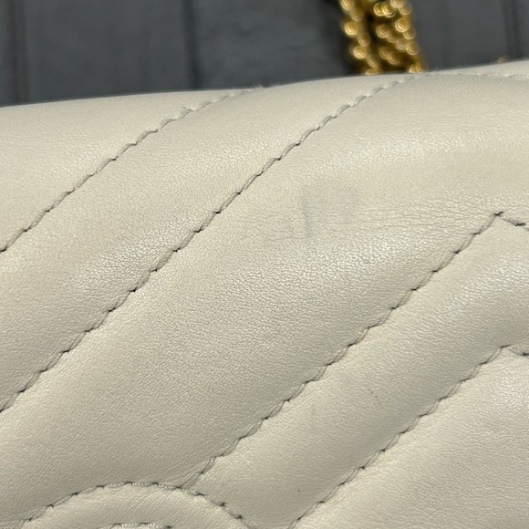 Gucci Cream Mini Bag with Gold Accents - Picture 3 of 14